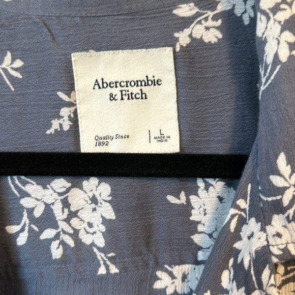 Cute top - Picture 2 of 3